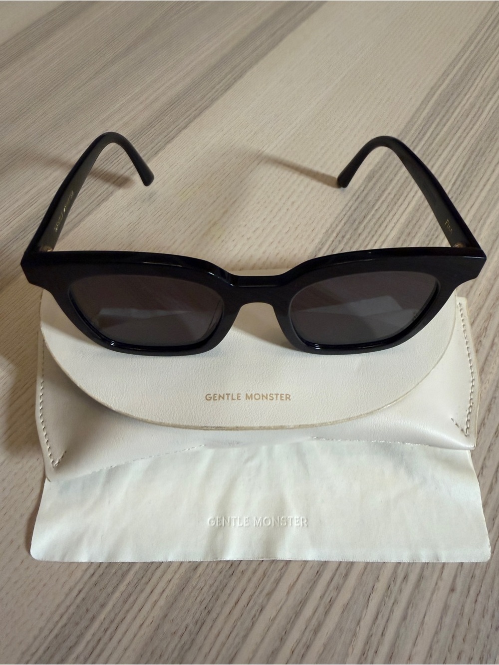 Authentic GENTLE MONSTER Black Thick-Frame Sunglasses